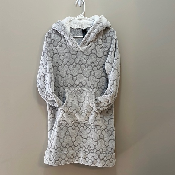 ✅Mickey Mouse Gray Faux Fur Hoodie Disney Long sleeve Pullover Tunic Women’s M - Picture 13 of 13